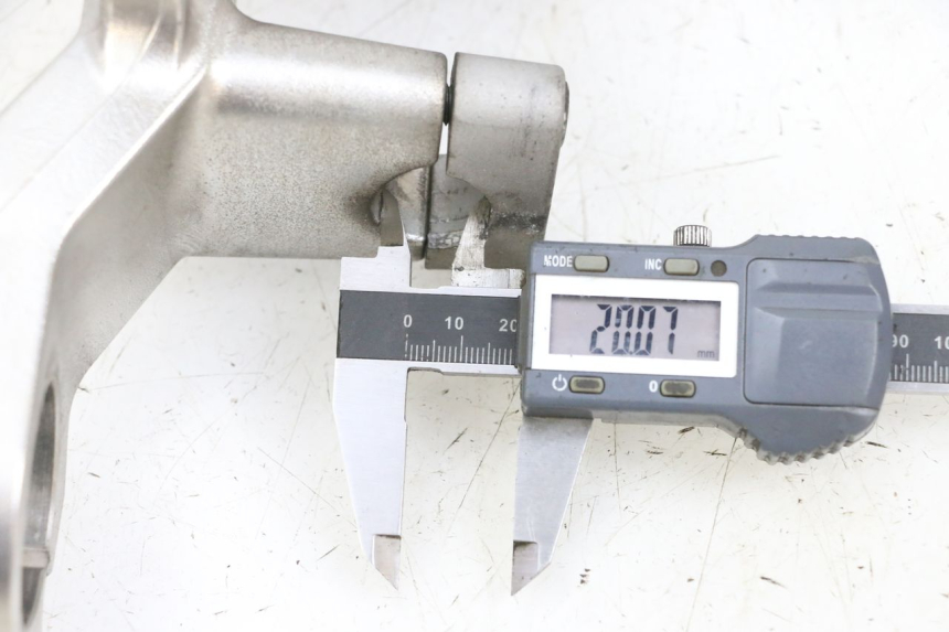 photo de Mesa Superior da Suspensão SUZUKI BURGMAN 650 (2013 - 2020) - Detalhe da peça