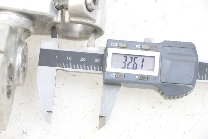 photo de Mesa de suspensão superior HONDA CA REBEL 125 (1995 - 2001) - Zoom do estado de desgaste