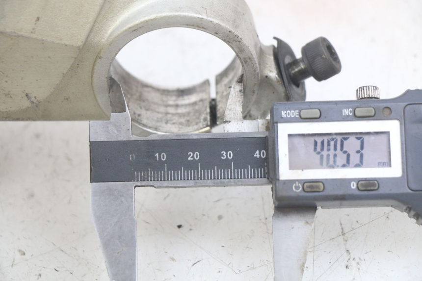 photo de Mesa de garfo superior HONDA CBR F SC25 1000 (1989 - 1992) - Detalhe da peça