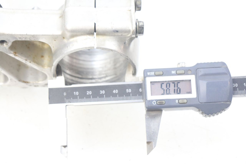 photo de Mesa de garfo superior HONDA CRF 250 (2016 - 2017) - Zoom do estado de desgaste