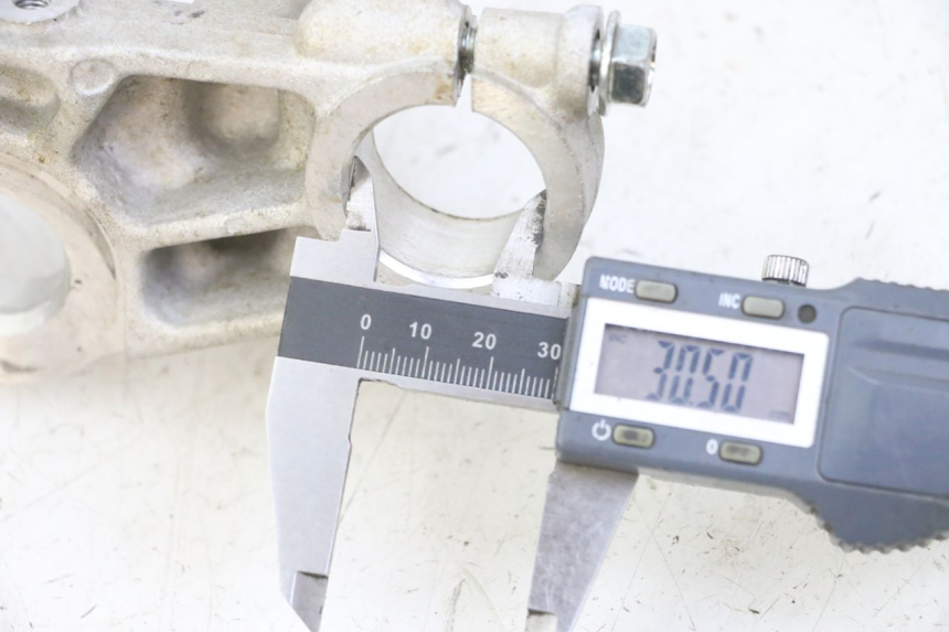 photo de Mesa de suspensão superior HONDA CRF-F CRF F 110 (2019 - 2022) - Zoom do estado de desgaste