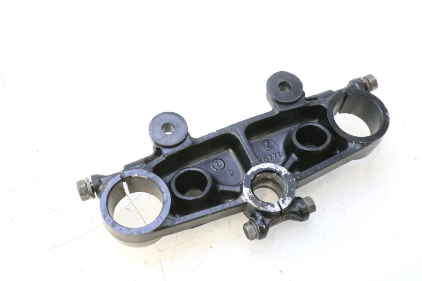 photo de Abraçadeira superior da forquilha SUZUKI DR S 600 (1985 - 1989) - Outro ângulo de visão