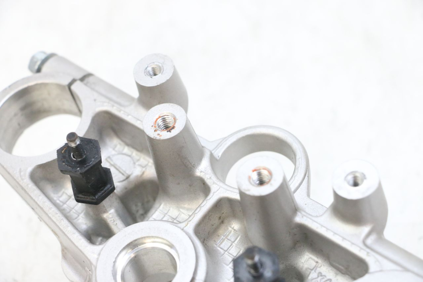 photo de Mesa de garfo superior SUZUKI GSF N BANDIT 600 (1996 - 1999) - Outro ângulo de visão