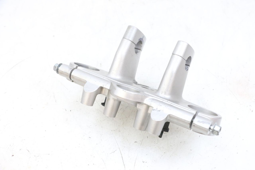 photo de Mesa de garfo superior SUZUKI GSF N BANDIT 600 (1996 - 1999) - Pontos de fixação