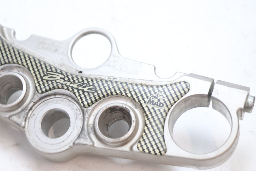 photo de Abraçadeira superior da forquilha SUZUKI GSF N BANDIT 1200 (2001 - 2005) - Detalhe da peça