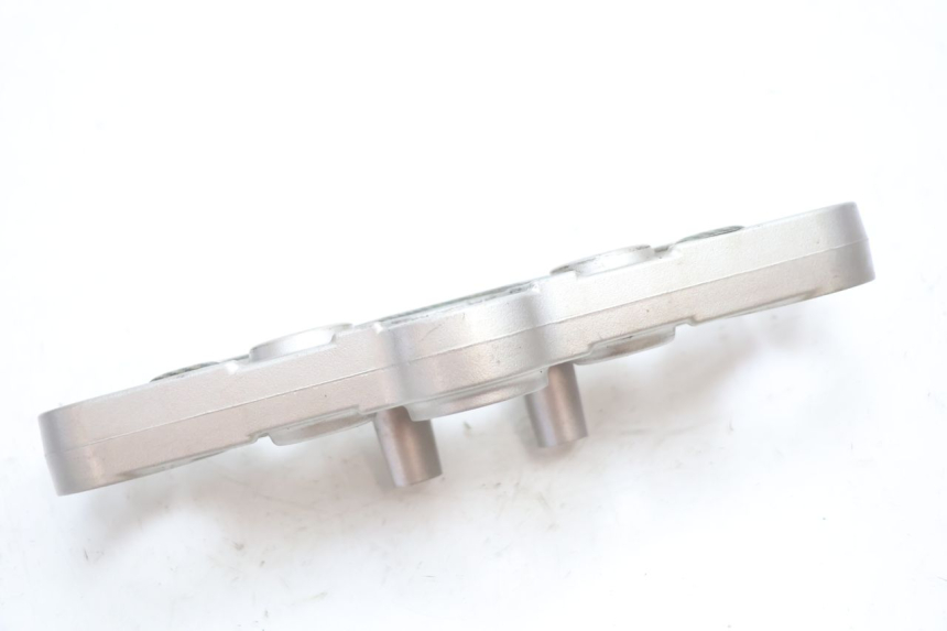 photo de Abraçadeira superior da forquilha SUZUKI GSF N BANDIT 1200 (2001 - 2005) - Zoom do estado de desgaste