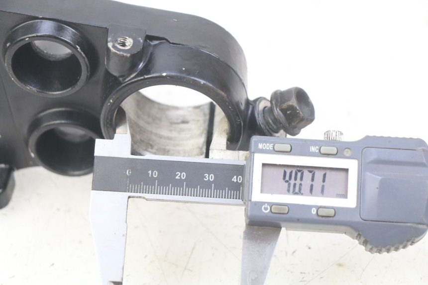 photo de Mesa de suspensão superior SUZUKI GSX-F GSX  F 1100 (1988 - 1994) - Detalhe da peça