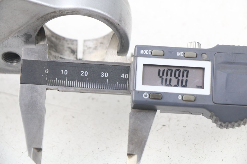 photo de Mesa Superior da Suspensão SUZUKI GSX-F GSXF 600 (1998 - 2004) - Detalhe da peça