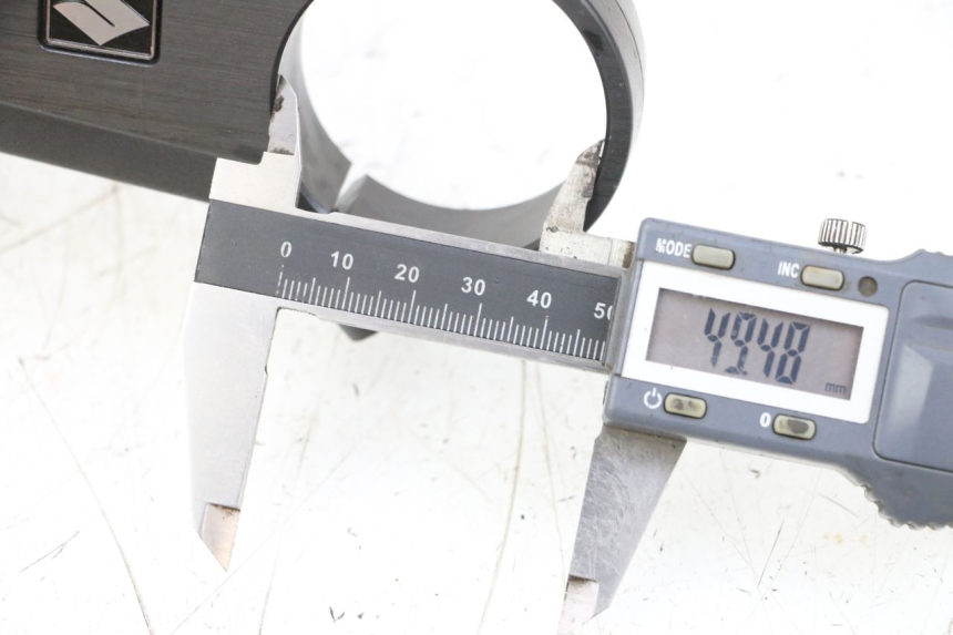 photo de Mesa de Suspensão Superior SUZUKI GSXR GSX-R 1000 (2003 - 2004) - Detalhe da peça