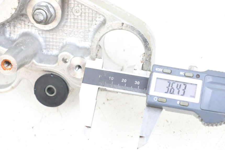 photo de Mesa de Suspensão Superior SUZUKI GZ MARAUDER 125 (1998 - 2004) - Detalhe da peça
