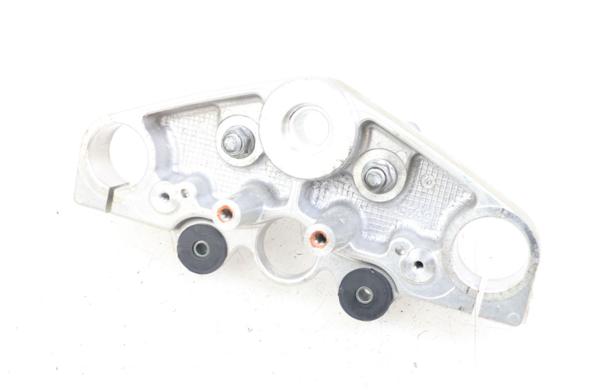 photo de Mesa de Suspensão Superior SUZUKI GZ MARAUDER 125 (1998 - 2004) - Zoom do estado de desgaste
