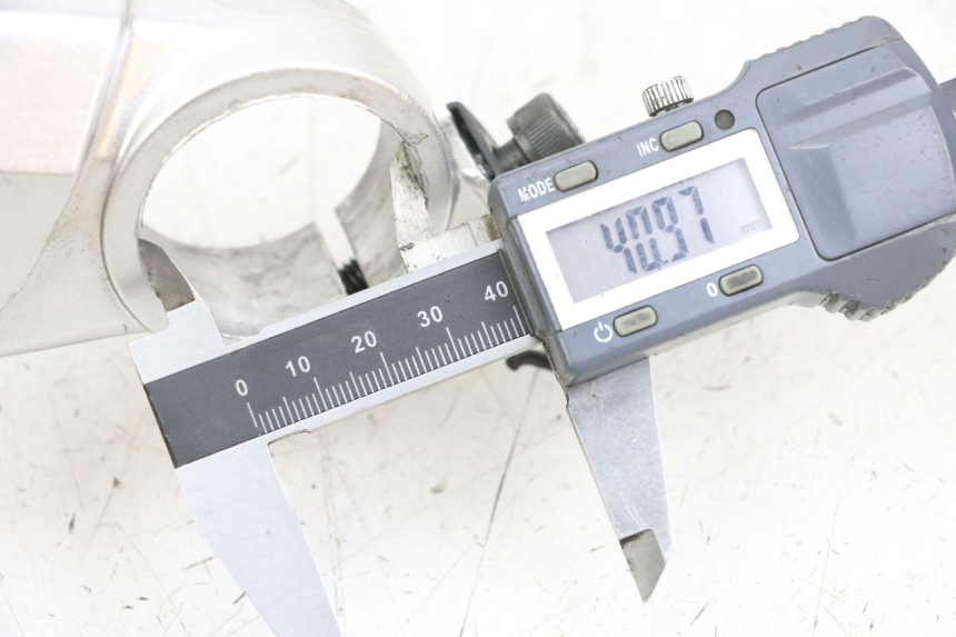 photo de Mesa Superior da Suspensão HONDA CBR F 1000 (1993 - 1996) - Detalhe da peça