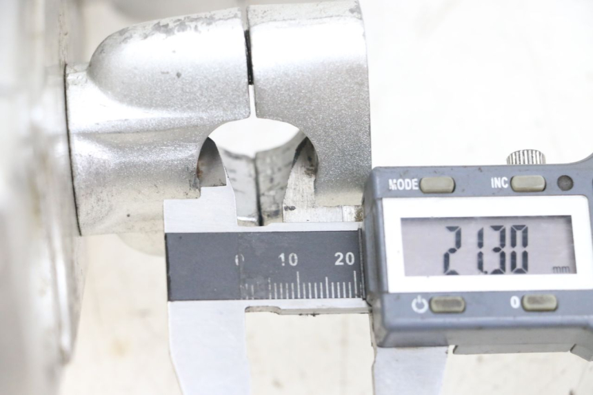 photo de Mesa de suspensão superior JINLUN JL HIGHLANDER 125 (2007 - 2015) - Zoom do estado de desgaste