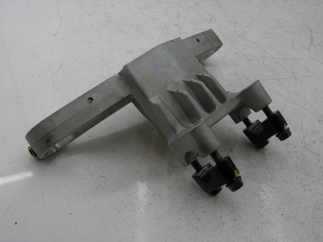 photo de Mesa de suspensão superior KYMCO XCITING RI ABS 500 (2010) - Pontos de fixação