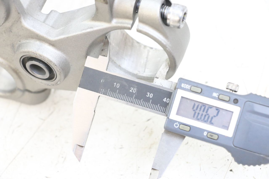 photo de Mesa de Suspensão Superior YAMAHA MT-07 MT07 ABS 700 (2014 - 2017) - Zoom do estado de desgaste