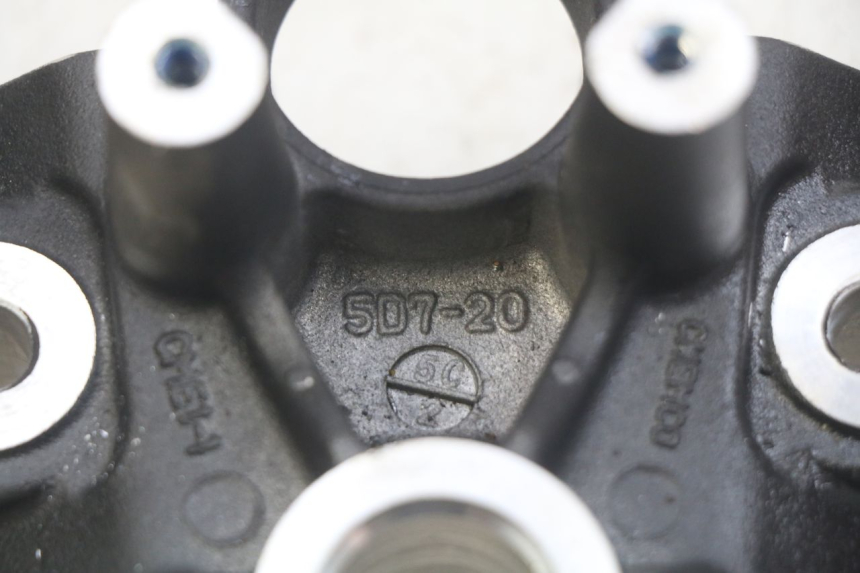 photo de Mesa Superior da Suspensão dianteira YAMAHA MT ABS 125 (2014 - 2018) - Outro ângulo de visão