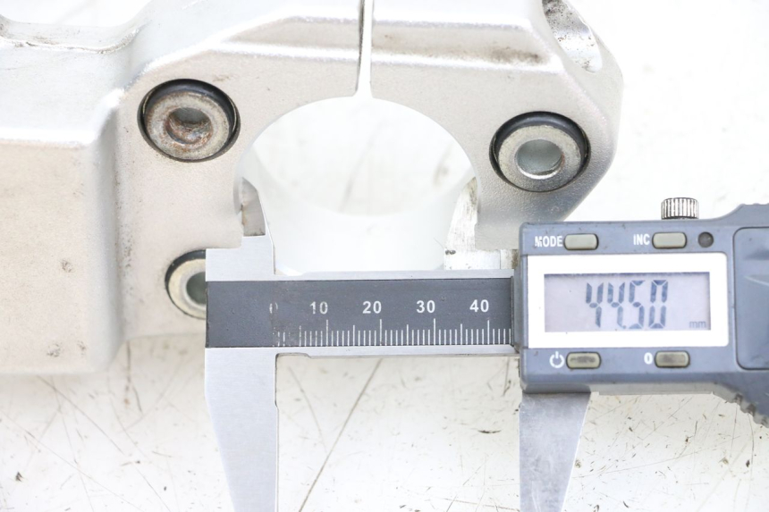 photo de Mesa de suspensão superior MOTO GUZZI NORGE 8V GT 1200 (2011 - 2016) - Detalhe da peça