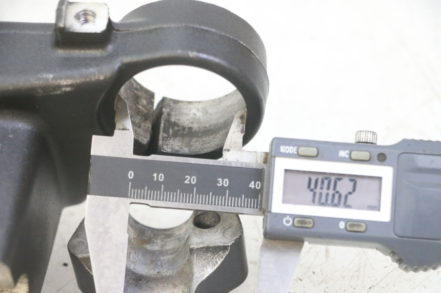 photo de Mesa Superior da Suspensão HONDA NTV DEAUVILLE ABS 700 (2007 - 2016) - Detalhe da peça