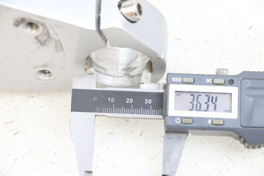 photo de Mesa de suspensão superior ASTOR ORCAL 125 (2015 - 2017) - Detalhe da peça
