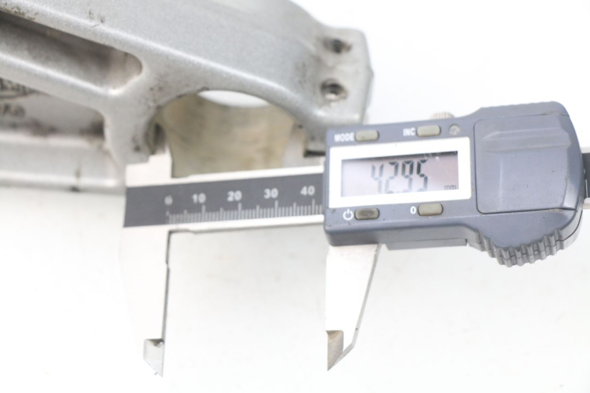 photo de Mesa de suspensão superior TRIUMPH SPRINT ST ABS 1050 (2005 - 2007) - Ampliação técnica