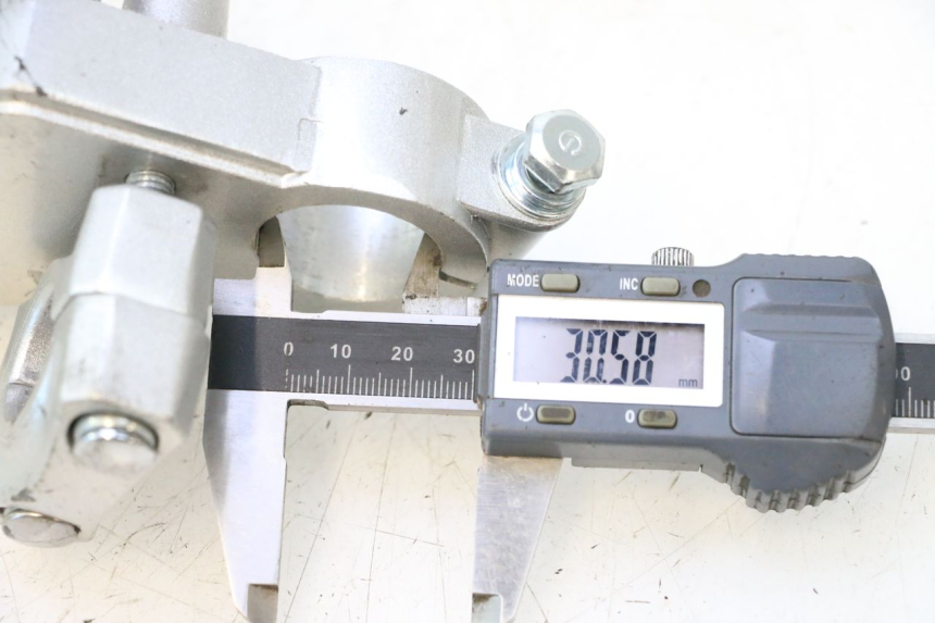 photo de Mesa de suspensão superior YAMASAKI STREET 50 (2013 - 2018) - Detalhe da peça