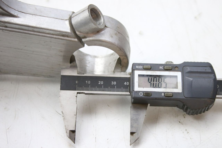 photo de Mesa de Suspensão Superior SUZUKI SV S 650 (1999 - 2002) - Ampliação técnica