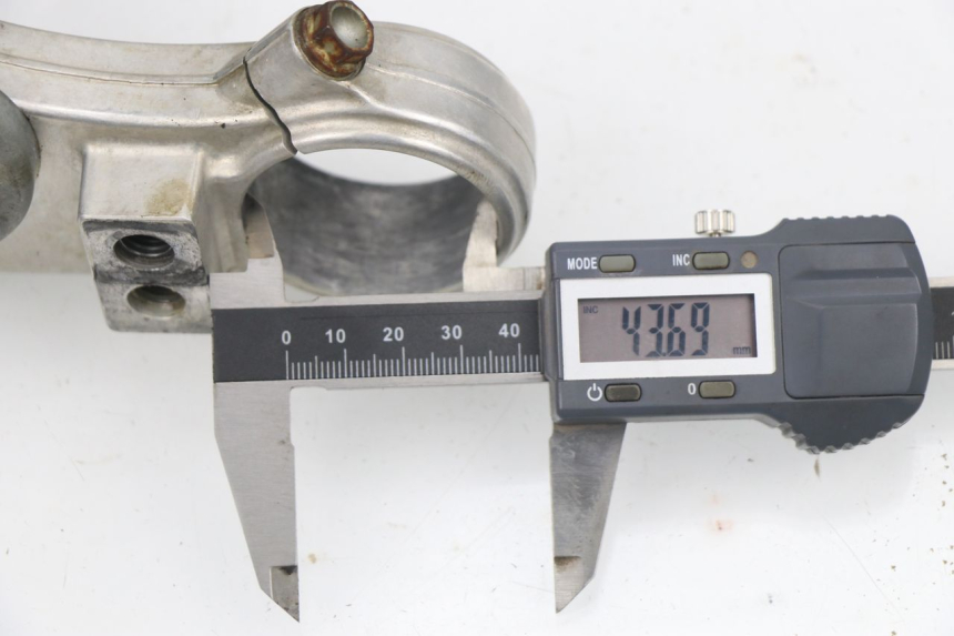 photo de Mesa Superior da Suspensão KTM SX 65 (2009 - 2015) - Zoom do estado de desgaste
