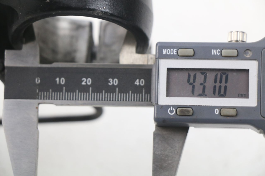 photo de Mesa de Suspensão Superior YAMAHA TDM ABS 900 (2002 - 2014) - Detalhe da peça