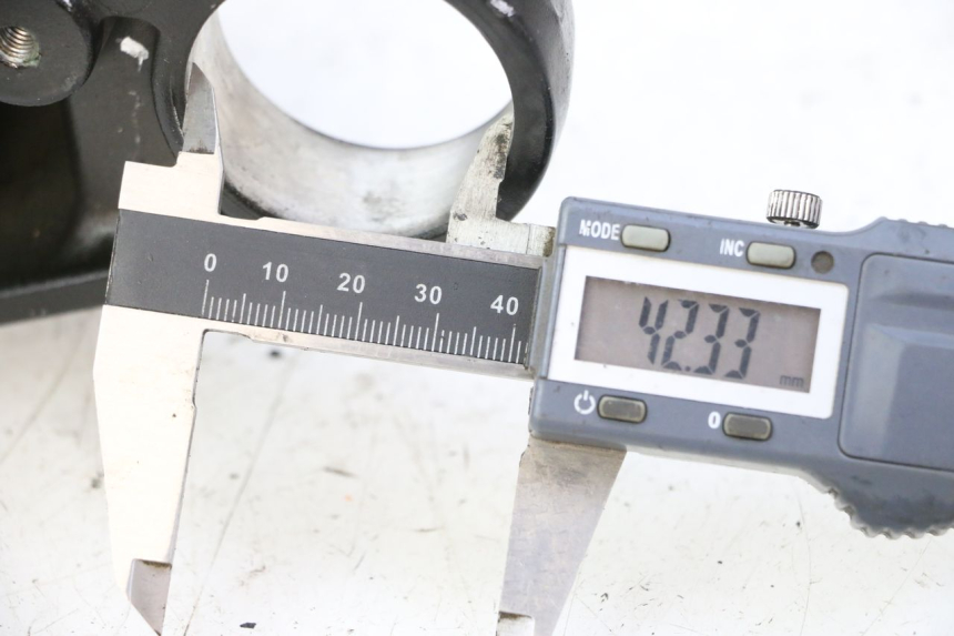 photo de Mesa de Suspensão Superior YAMAHA TDM ABS 900 (2002 - 2014) - Detalhe da peça