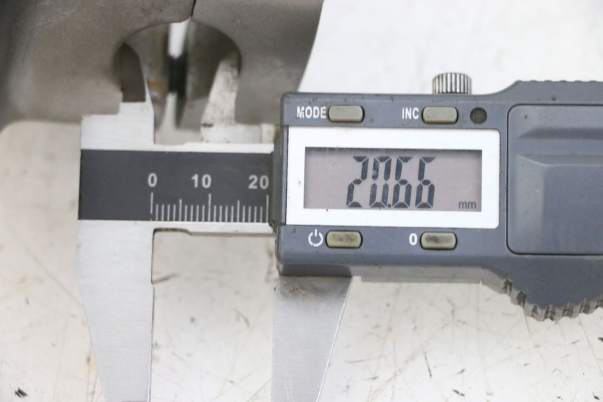 photo de Mesa de suspensão superior YAMAHA TDR DELTABOX 125 (1997 - 2003) - Detalhe da peça