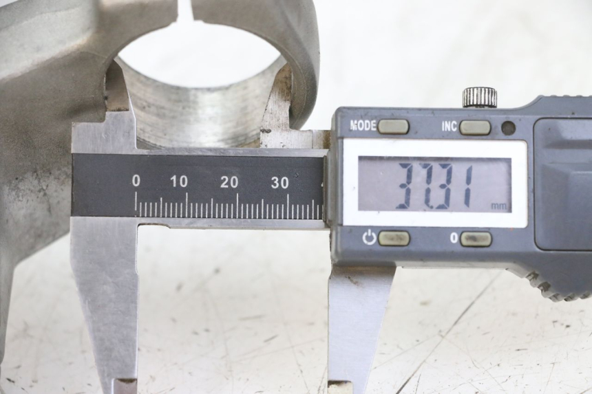 photo de Mesa de suspensão superior YAMAHA TDR DELTABOX 125 (1997 - 2003) - Zoom do estado de desgaste