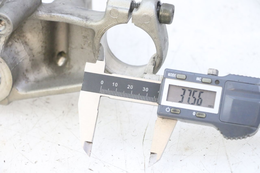 photo de Mesa de suspensão superior YAMAHA TDR DELTABOX 125 (1997 - 2003) - Outro ângulo de visão