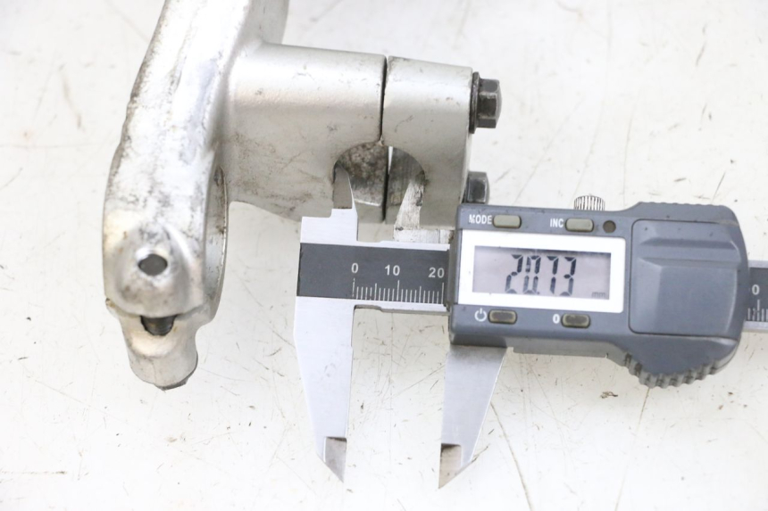 photo de Mesa de suspensão superior YAMAHA TTR 125 (2000 - 2020) - Detalhe da peça