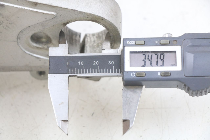 photo de Mesa de Suspensão Superior DAELIM VJ ROADWIN FI 125 (2008 - 2017) - Detalhe da peça
