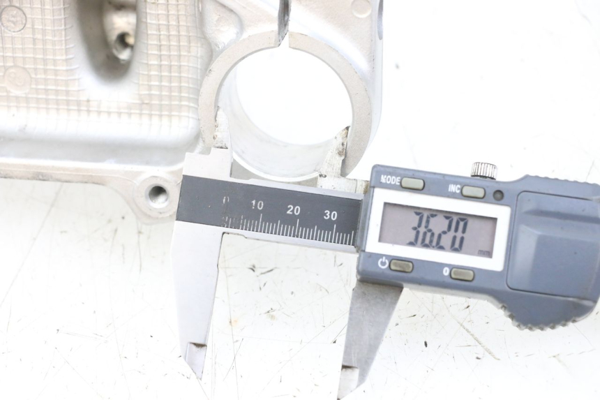 photo de Mesa Superior da Suspensão SUZUKI VL INTRUDER 125 (2004 - 2007) - Detalhe da peça