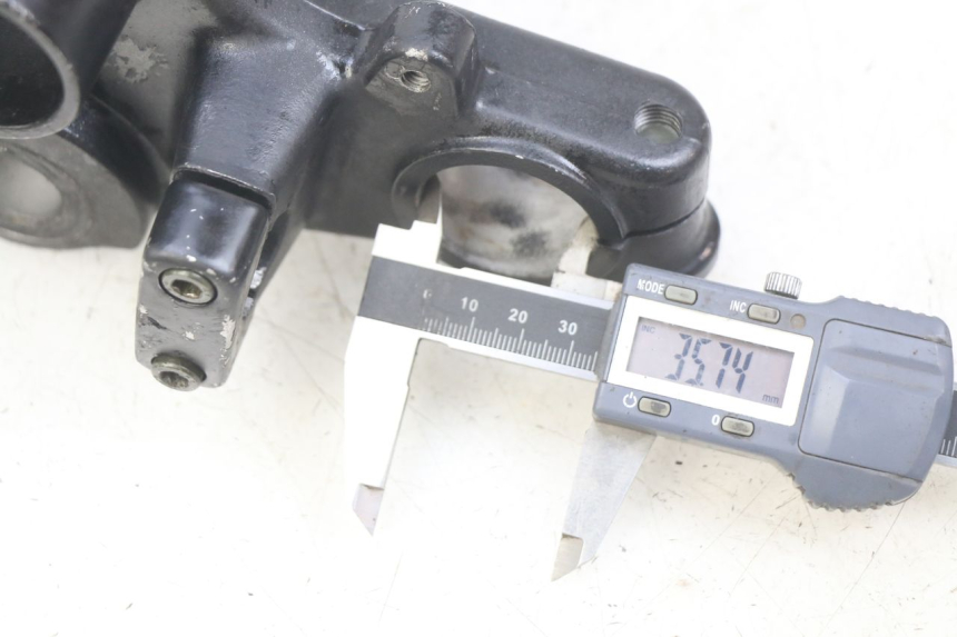 photo de Mesa de suspensão superior SYM WOLF SB 125 (2011 - 2018) - Zoom do estado de desgaste