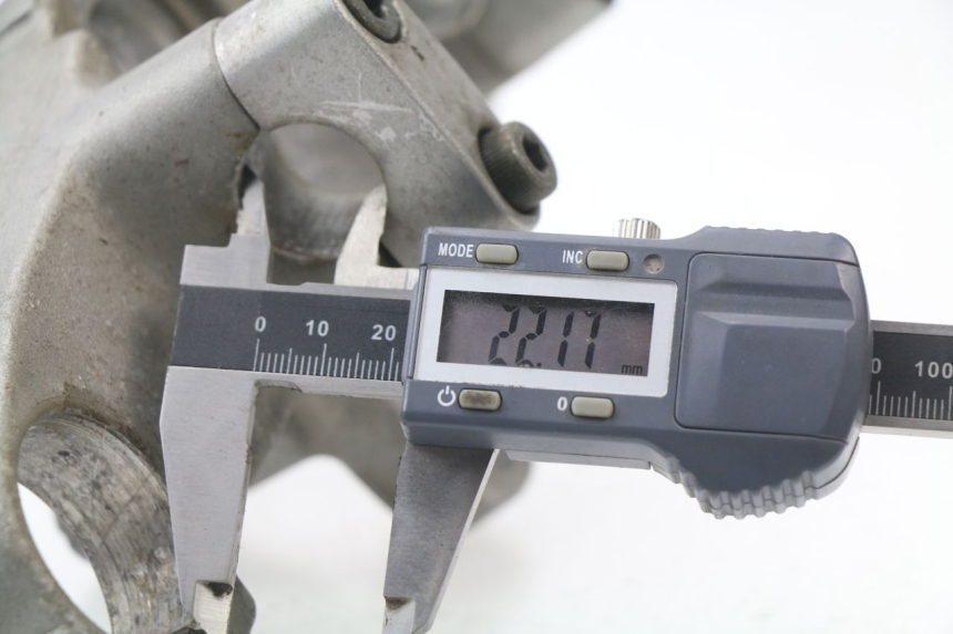 photo de Mesa de suspensão superior YAMAHA XJN XJ N DIVERSION 600 (1994 - 1997) - Detalhe da peça