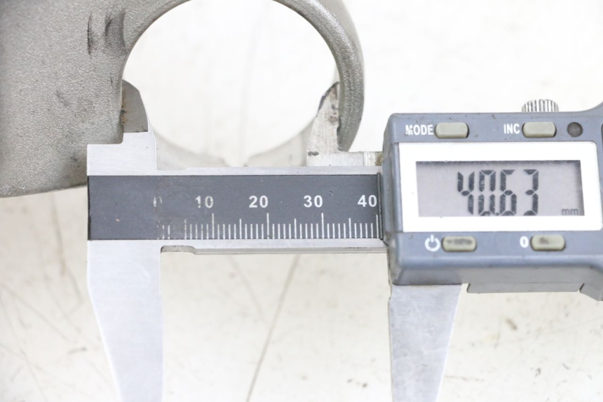 photo de Mesa de suspensão superior YAMAHA XJS DIVERSION 600 (1997 - 1999) - Detalhe da peça