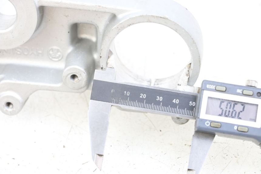 photo de Mesa de suspensão superior HYOSUNG XRX 125 (2000 - 2008) - Detalhe da peça