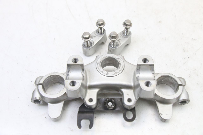 photo de Mesa de suspensão superior YAMAHA TTR 125 (2000 - 2020) - Detalhe da peça