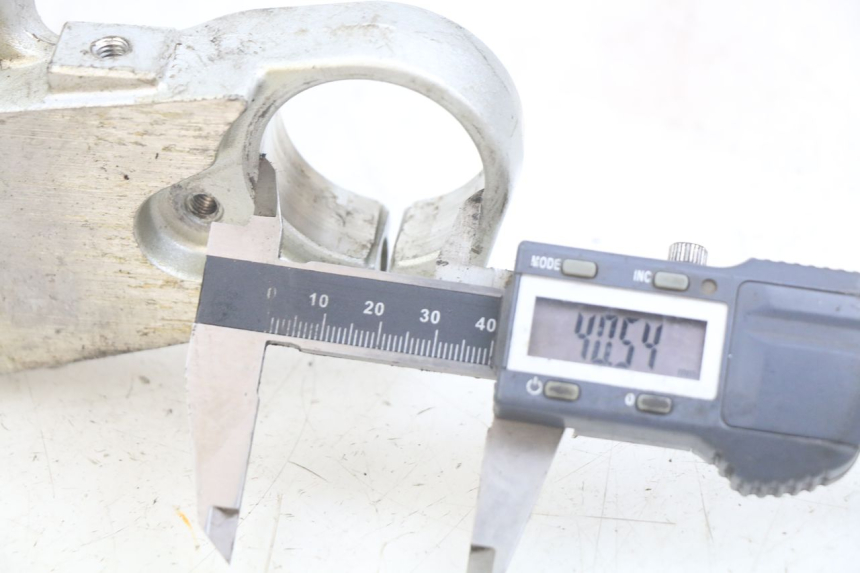 photo de Mesa Superior da Suspensão YAMAHA YZF R THUNDERCAT 600 (1996 - 2003) - Detalhe da peça