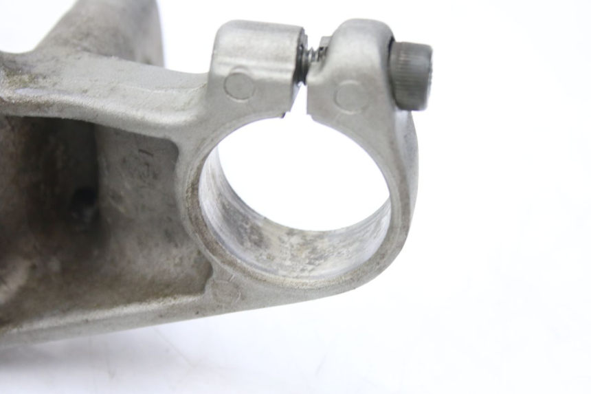 photo de TRIÂNGULO DA SUSPENSÃO DIANTEIRA YAMAHA TDR DELTABOX 125 (1997 - 2003) - Detalhe da peça