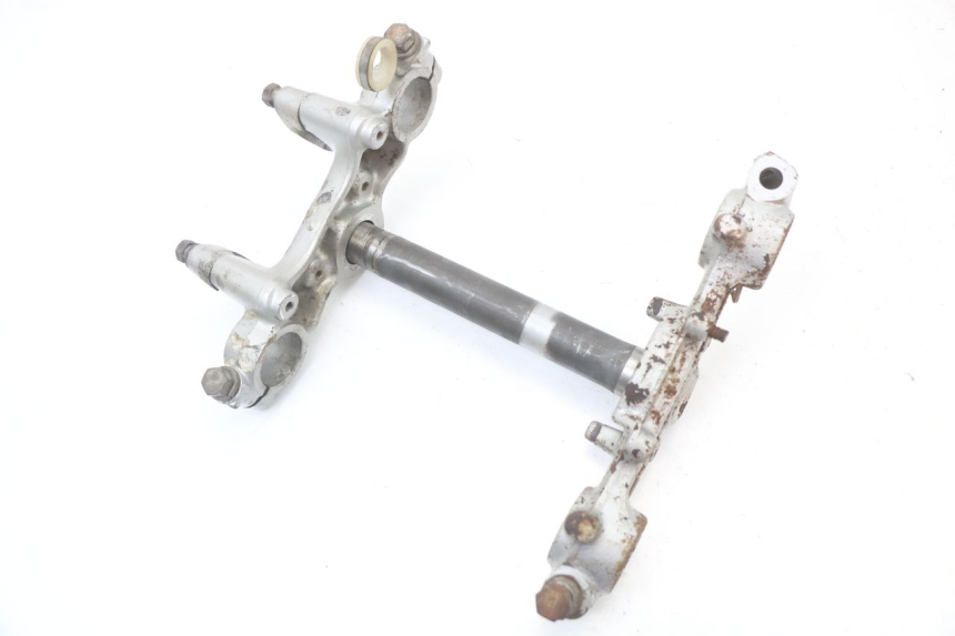 photo de TRIÂNGULO DA SUSPENSÃO DIANTEIRA SUZUKI TS X 80 (1984 - 1988) - Detalhe da peça