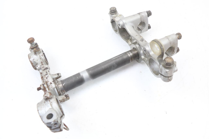 photo de TRIÂNGULO DA SUSPENSÃO DIANTEIRA SUZUKI TS X 80 (1984 - 1988) - Zoom do estado de desgaste
