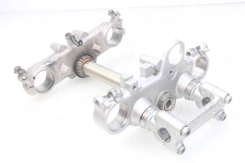 photo de TRIÂNGULO DA SUSPENSÃO DIANTEIRA SUZUKI XF FREEWIND 650 (1997 - 2003) - Detalhe da peça