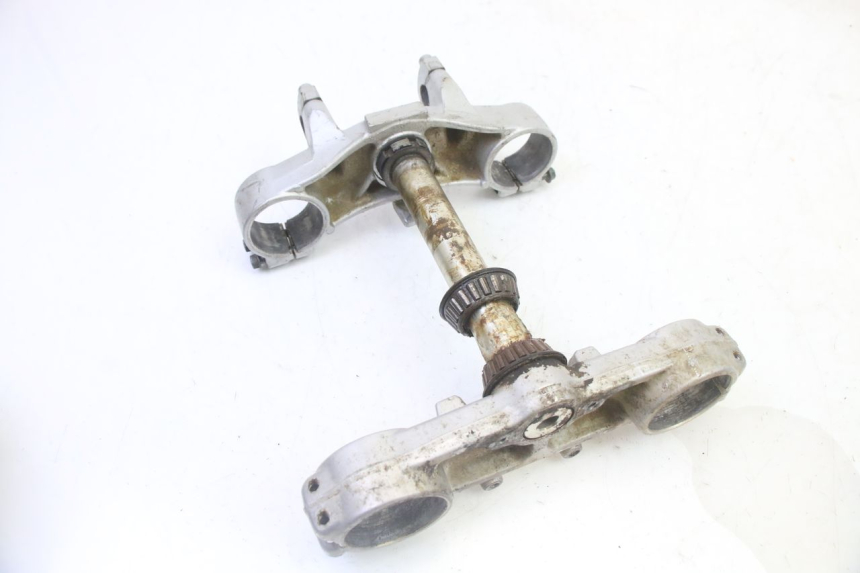 photo de TRIÂNGULO DA SUSPENSÃO DIANTEIRA YAMAHA YZ 125 (1998 - 2005) - Detalhe da peça