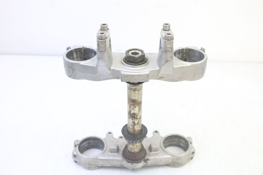 photo de TRIÂNGULO DA SUSPENSÃO DIANTEIRA YAMAHA YZ 125 (1998 - 2005) - Zoom do estado de desgaste