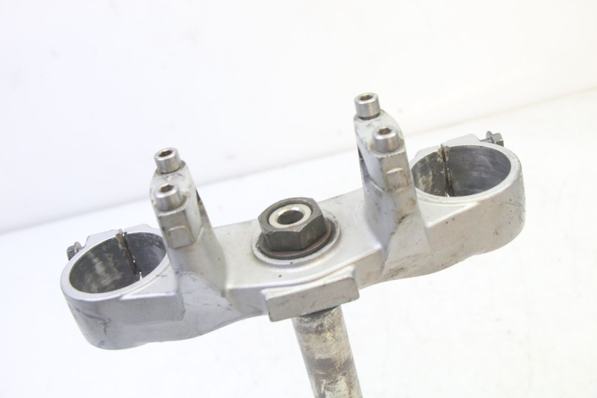 photo de TRIÂNGULO DA SUSPENSÃO DIANTEIRA YAMAHA YZ 125 (1998 - 2005) - Outro ângulo de visão