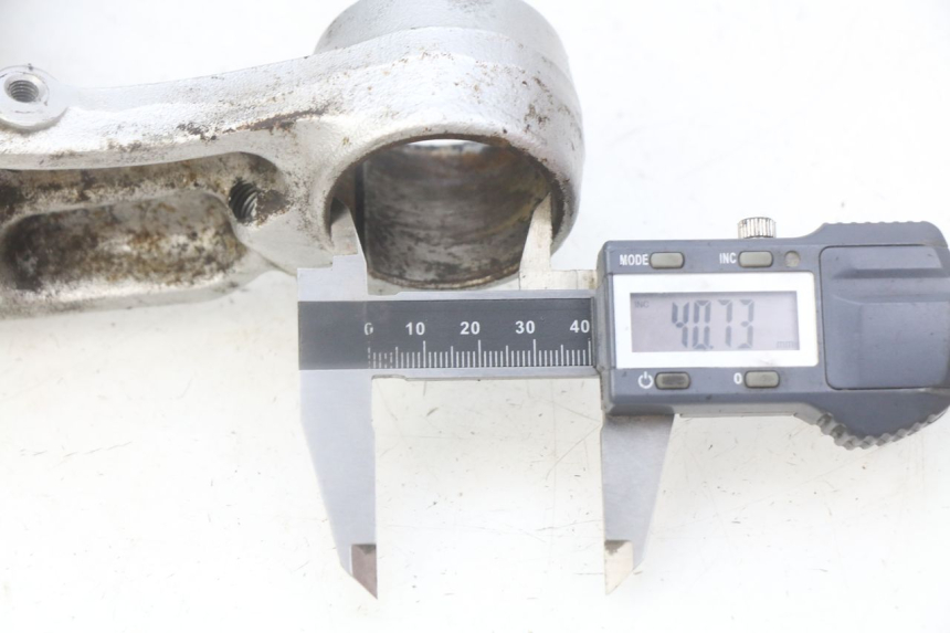 photo de TRIÂNGULO DA SUSPENSÃO DIANTEIRA KAWASAKI ZR7 ZR-7 S 750 (1999 - 2004) - Detalhe da peça