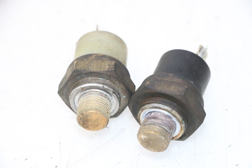 photo de TERMOCONTACTO YAMAHA YP MAJESTY 125 (1998 - 2001) - Outro ângulo de visão